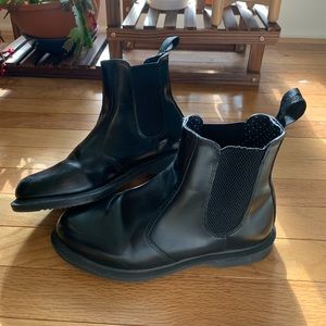 DOC MARTENS FLORA LEATHER CHELSEA BOOT